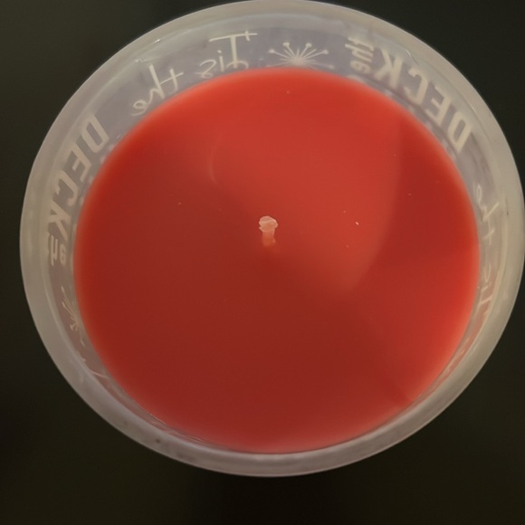 NWT Cinnamon Spice candle by Chesapeake Bay Candle. 7.8 oz. - Picture 2 of 7